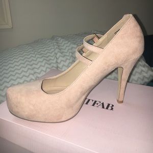 Very comfy, blush pumps