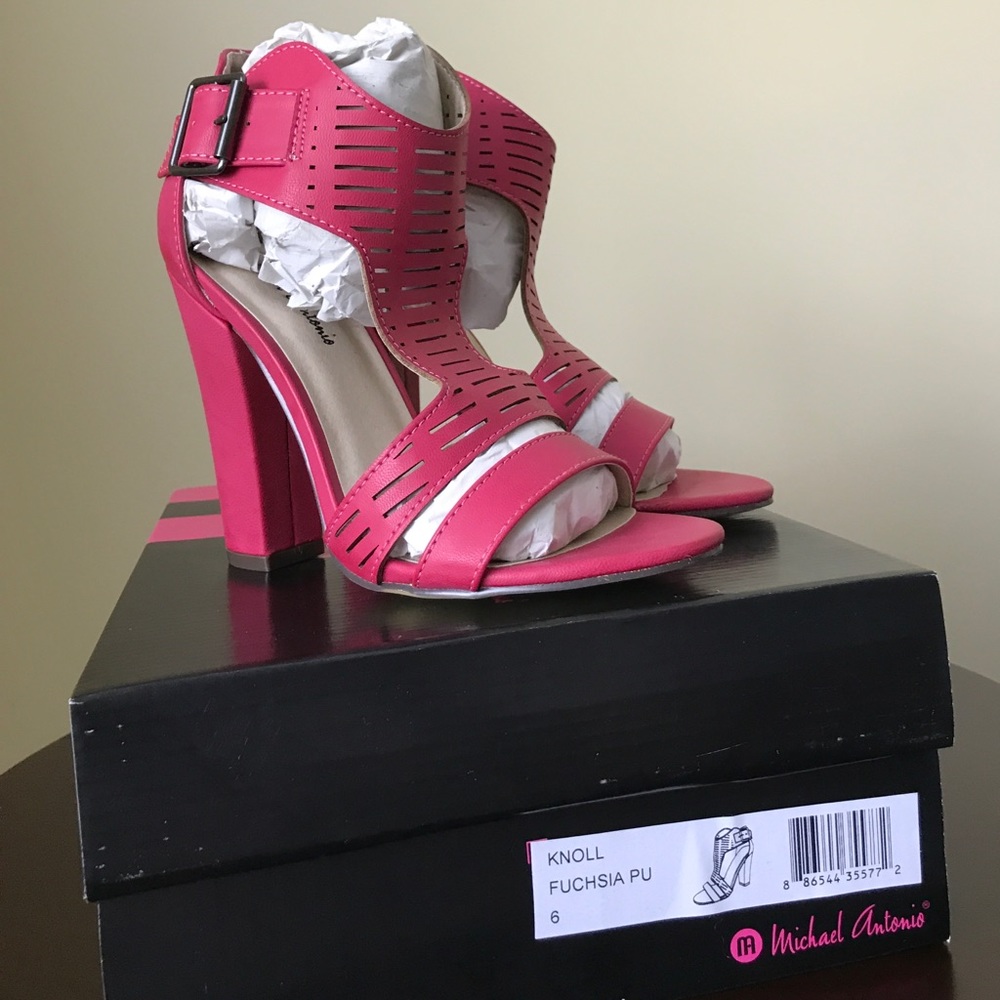 Michael Antonio Knoll Stacked Heel. Size 6