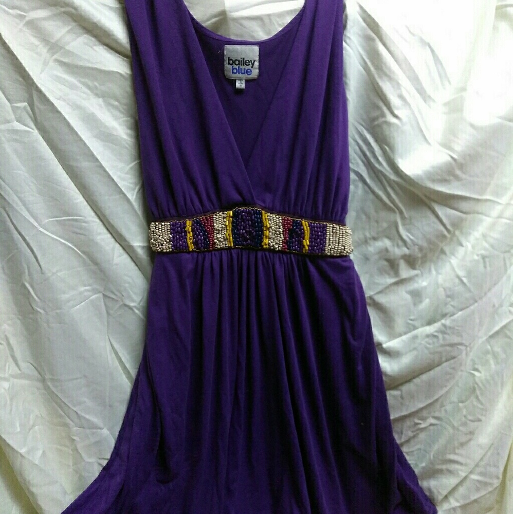 Sleeveless mid-length dress
