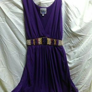 Sleeveless mid-length dress