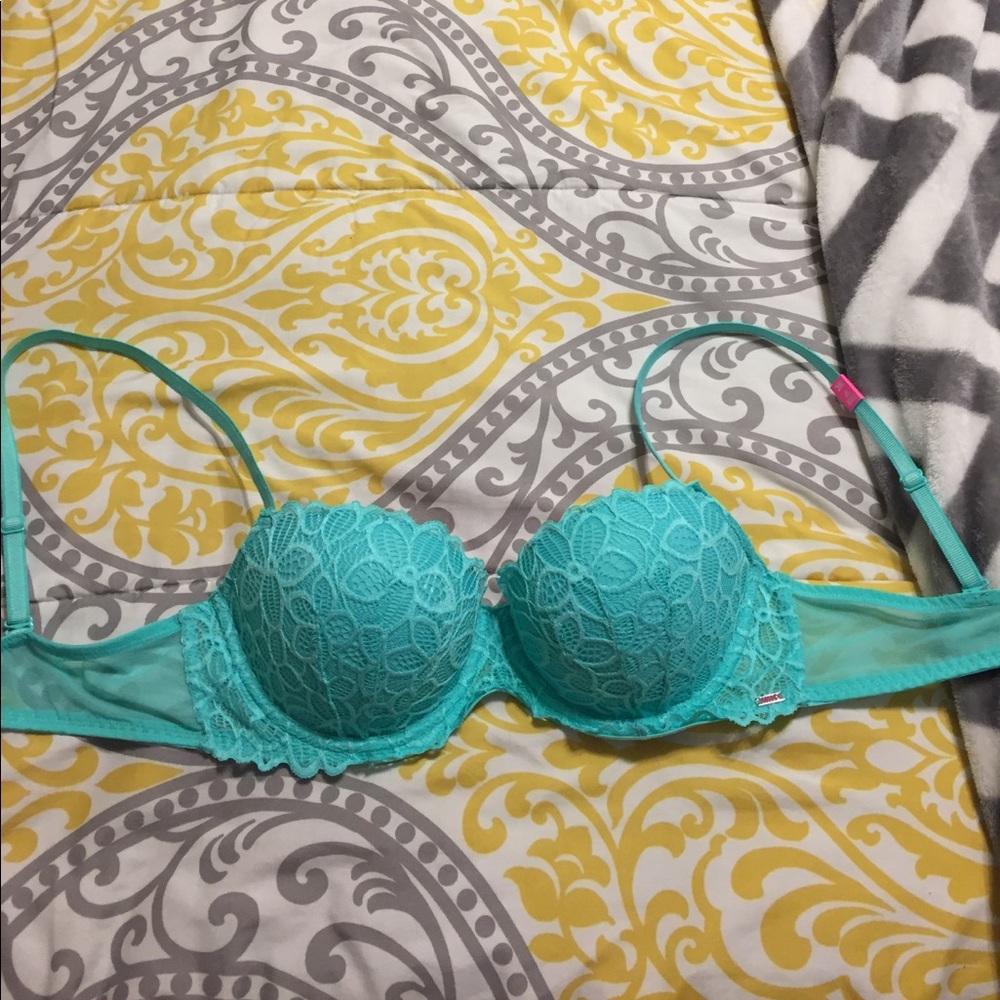 Pink VS bra