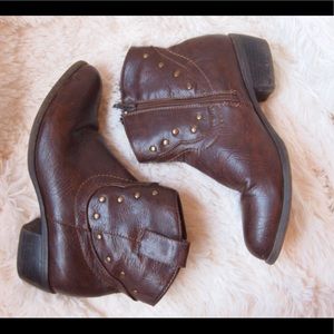 🌻✨Gorgeous western style zip up bootie boots