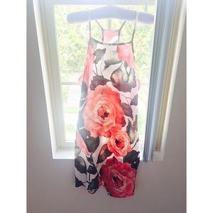 Cute and summery floral fitted dress.