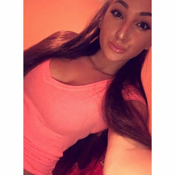 Meet your Posher, Nicole - Picture 1 of 1