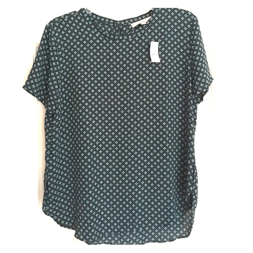 Brand new short-sleeved LOFT top.