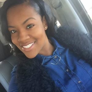 Meet your Posher, Adriana