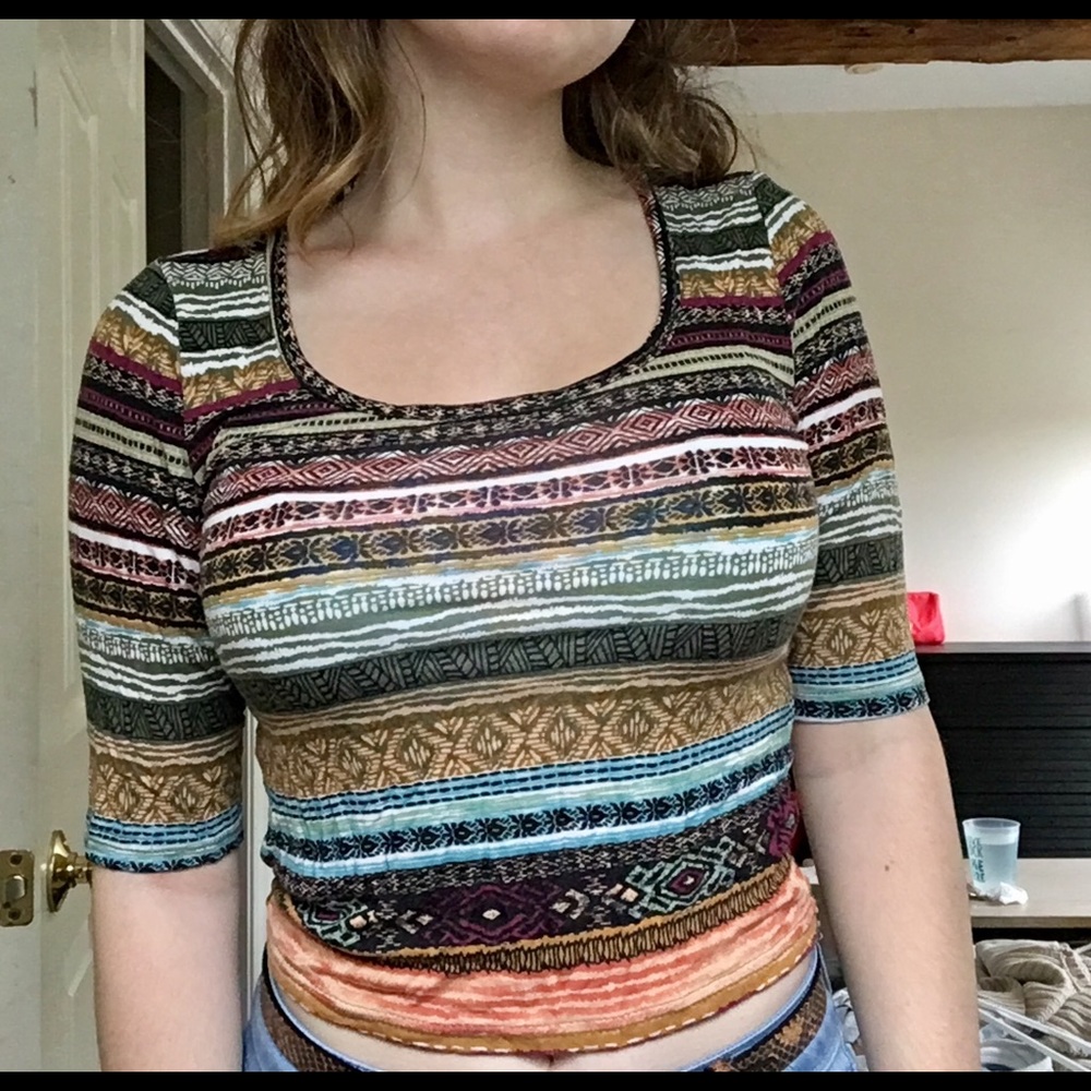 Multi-patterned quarter sleeve crop top! 🌺🌸🌻🌼