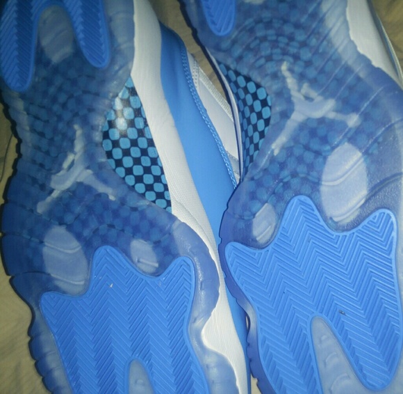 Air Jordan retro 11 blue and white main image 4