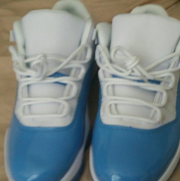 Athletic_Shoes