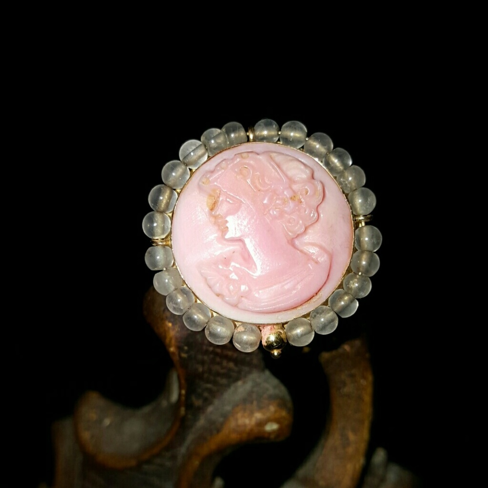 M&M 14kt Scognamiglio carved coral cameo ring