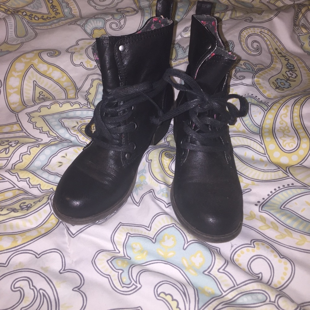 Short Roxy boots!