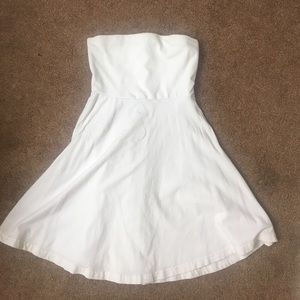 White cotton strapless dress
