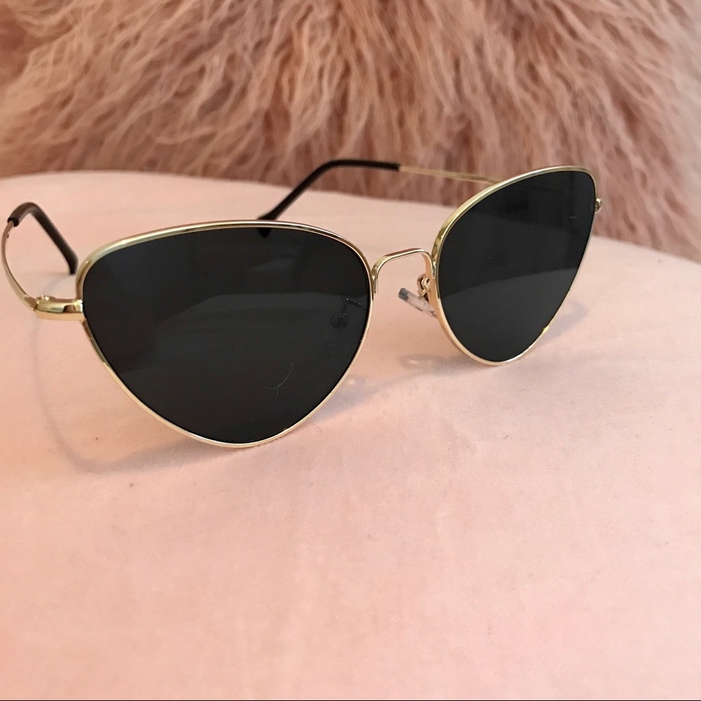 Black Cat Eye Sunglasses - Picture 4 of 4