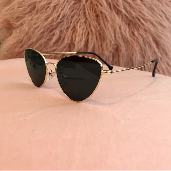 Black Cat Eye Sunglasses - Picture 2 of 4