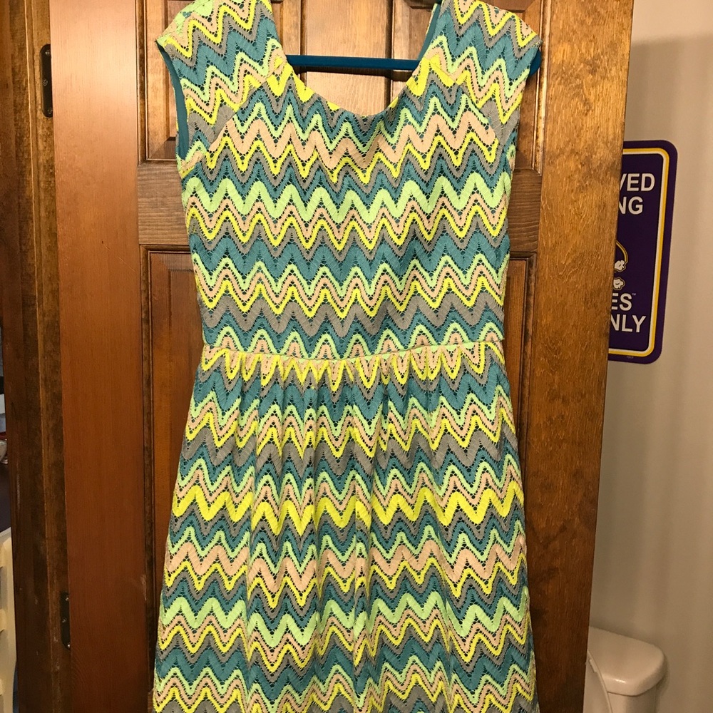 Ronni Nicole lace/chevron dress