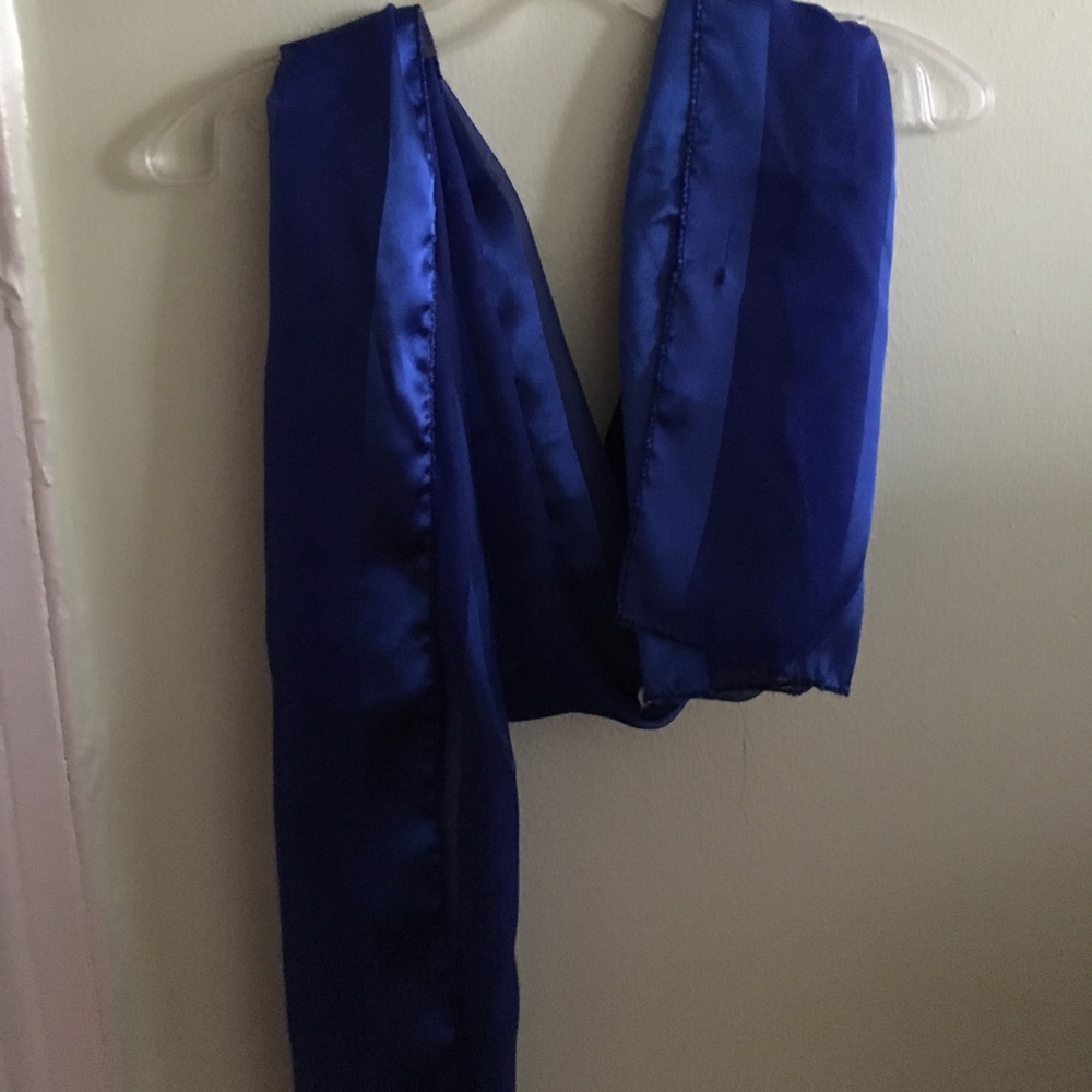 Blue statement scarf - Picture 2 of 4