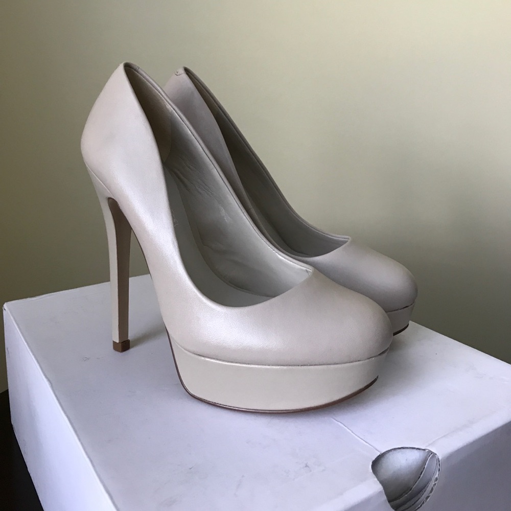 Beige Platform Aldo Heels. Size 6