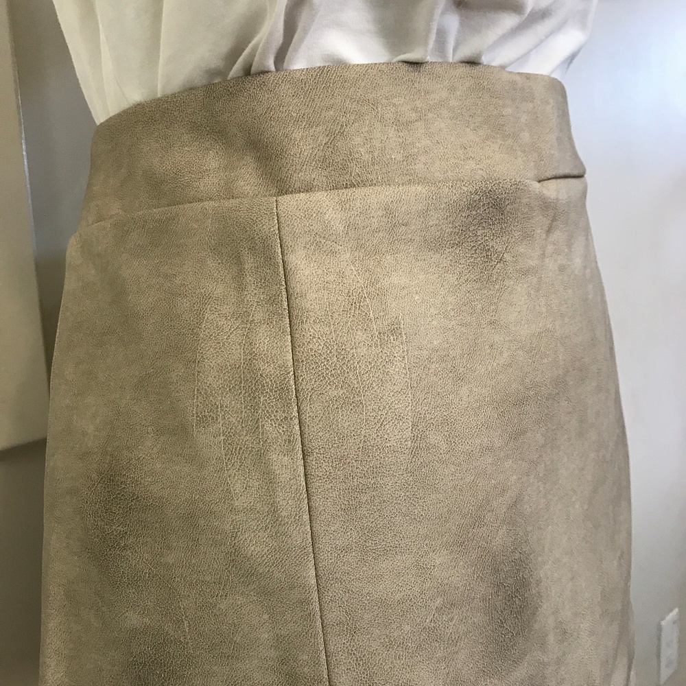 !Final Sale! Faux Leather Pencil Skirt - Picture 4 of 5