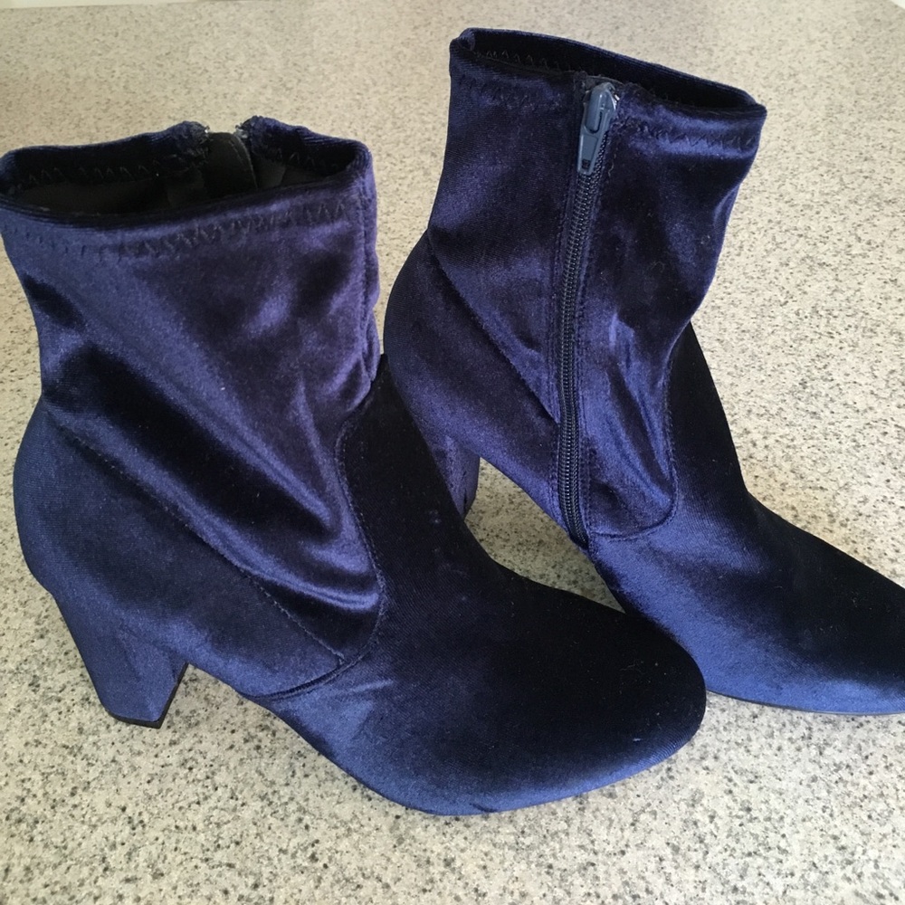 ‼️ PRICE DROP ‼️ Velvet booties