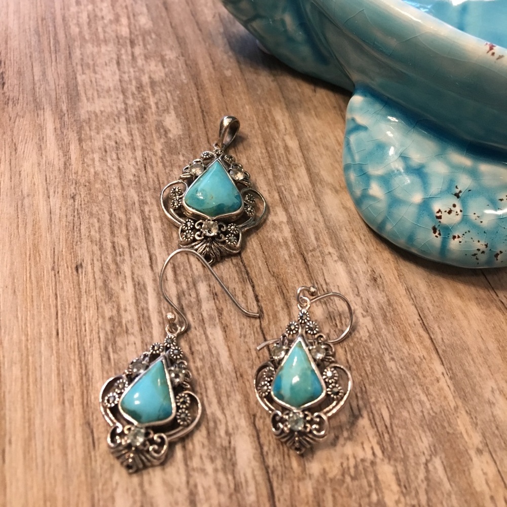 Turquoise earring and pendant set