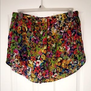 Flowy floral shorts size 3x, fits sizes 16, 18