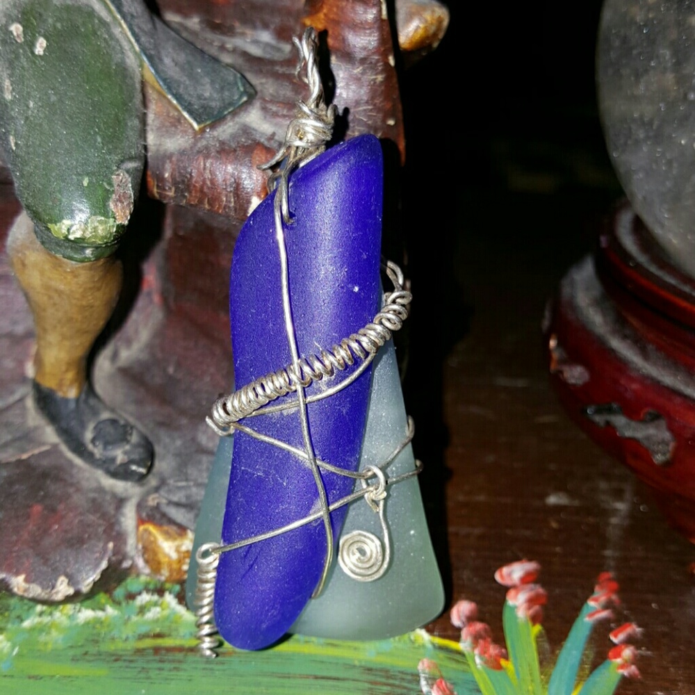 Kauai, Princeville colbalt blue sea glass pendant