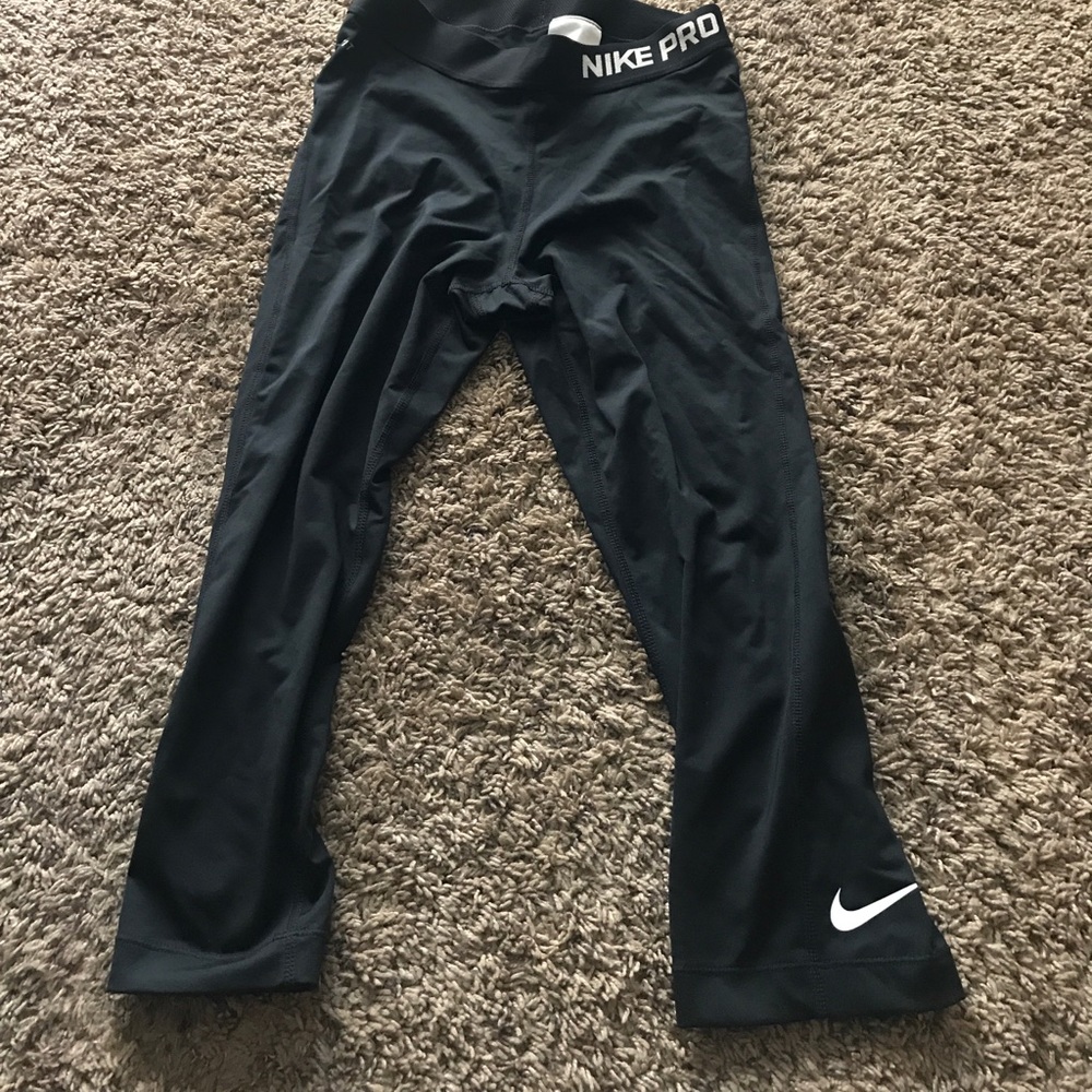 Nike Compression Cropped Pants