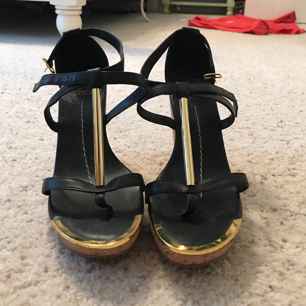 Black and gold wedges