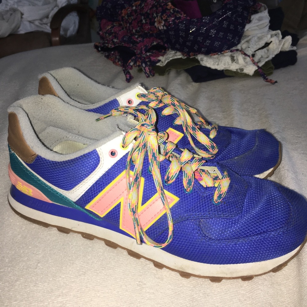 New balance tennis shoes