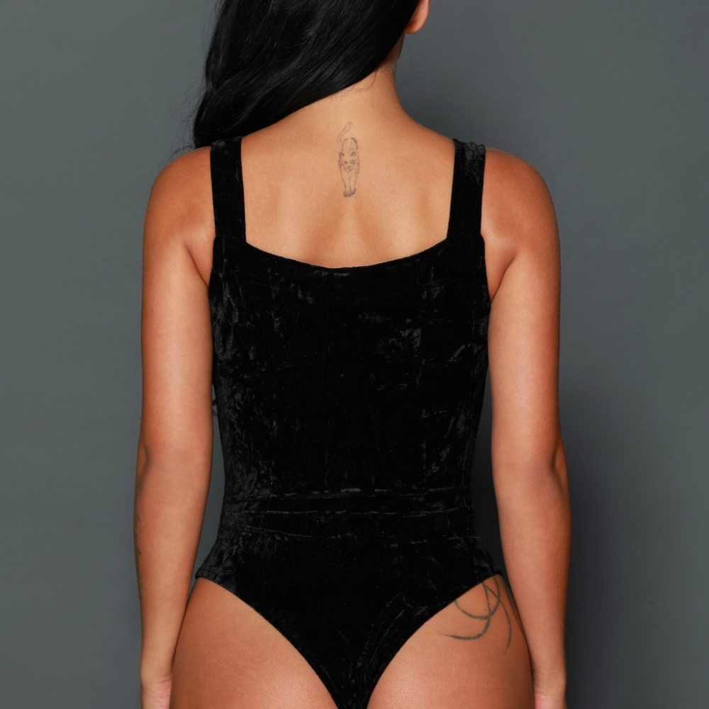 "Vivian" ll Black Crushed Velvet Lace-Up Bodysuit - Picture 3 of 5