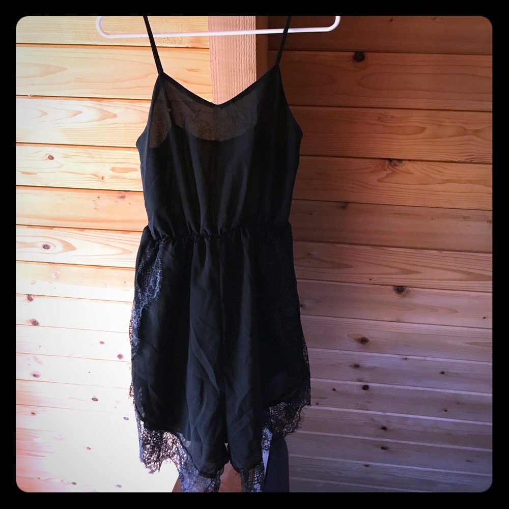 🖤Lacy semi sheer black romper🖤