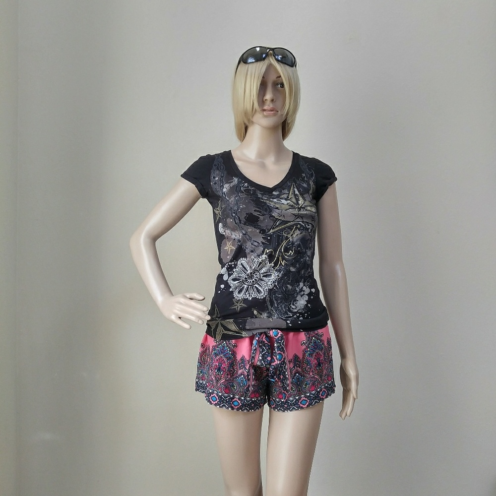Blu Pepper waist tie shorts, with AZTEC designs. - Picture 6 of 7