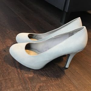 Round Toe Grey Pump