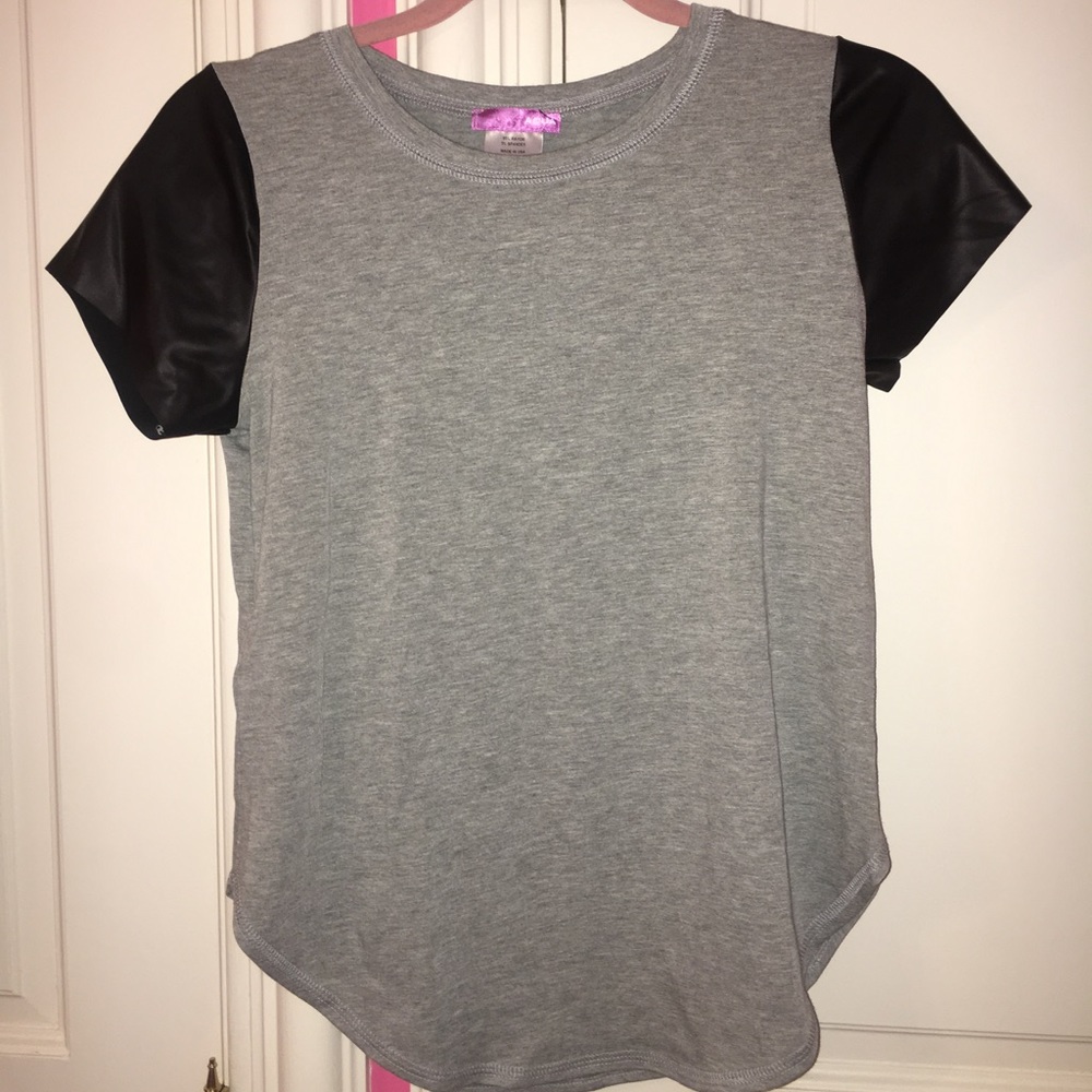 Grey t-shirt with pleather sleeves