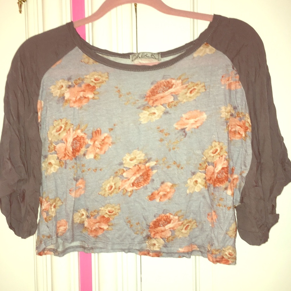 Cropped floral flowy top