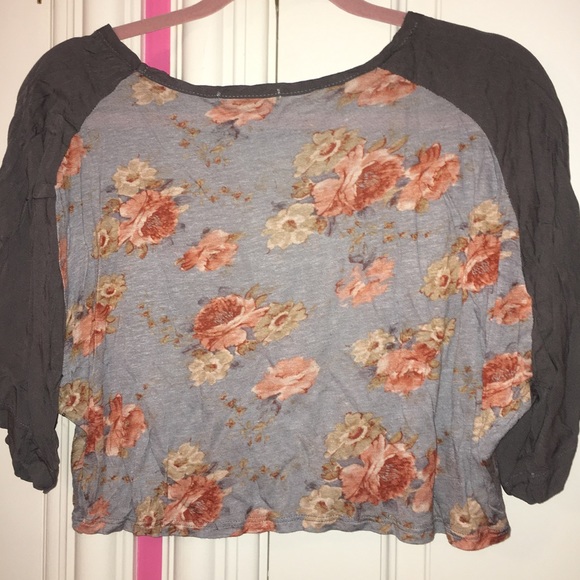 Cropped floral flowy top - Picture 2 of 2