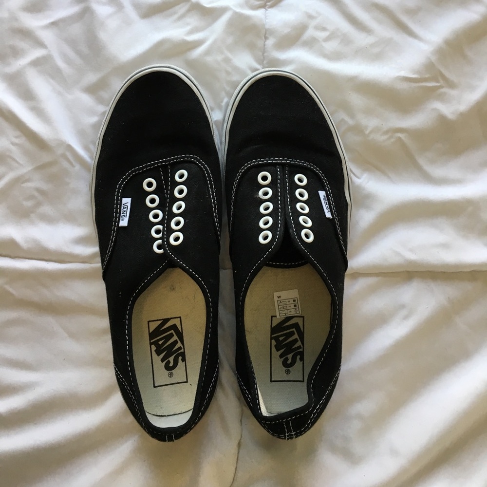 Used black vans classics without shoe laces