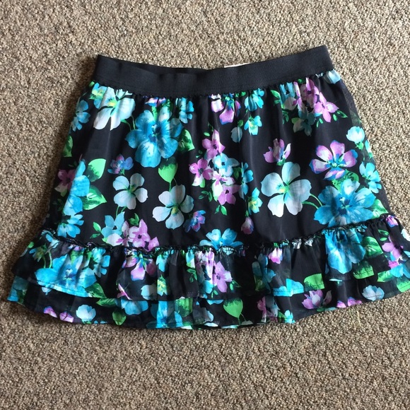 Aeropostale Dresses & Skirts - LAST CALL❗️NWT Aeropostale floral skirt.