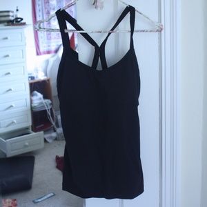 Alo Yoga Workout tank in size medium (black)