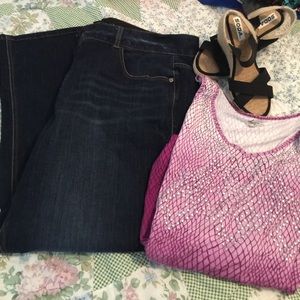 EUC TUMMY TIGHTENS CONTROL SIZE 22 SHORT JEANS