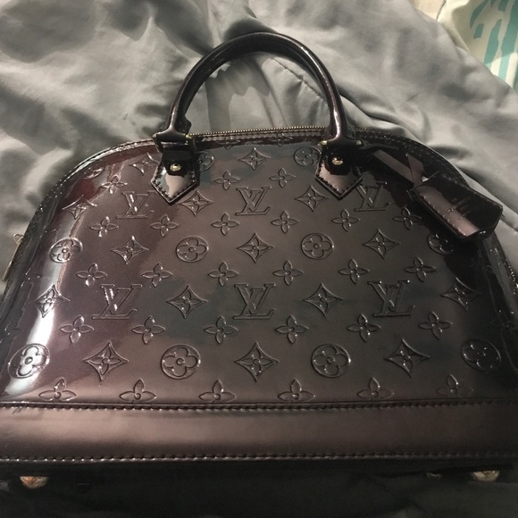 Purse - Picture 1 of 1