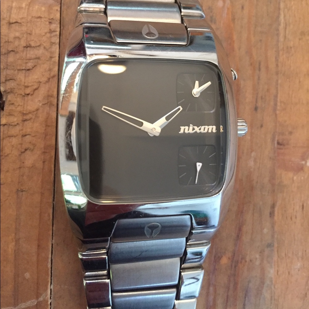 NIXON "The BANKS"