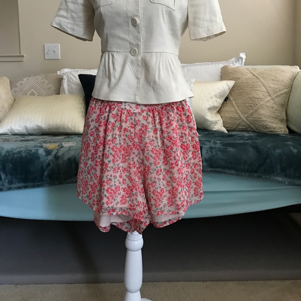 Floral skorts with side zipper