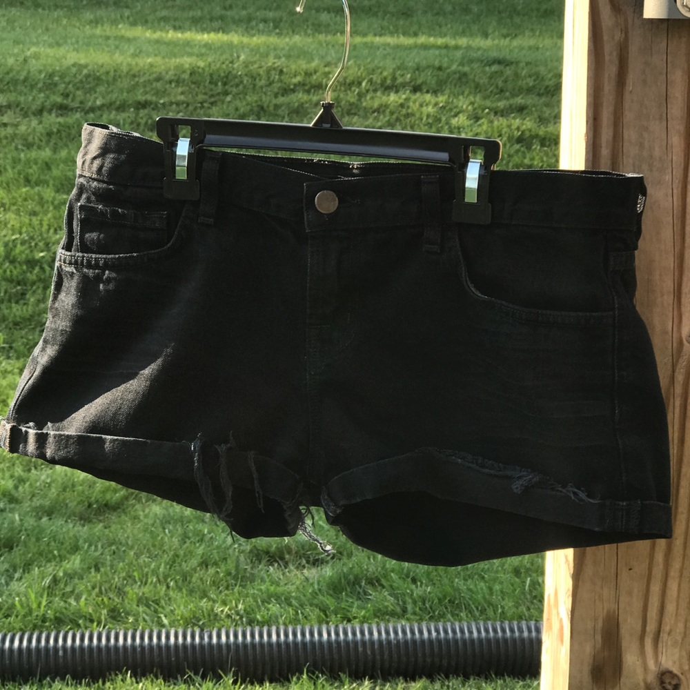 ✨Authentic✨ J Brand
Sachi Frayed Black Shorts