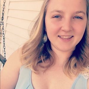 Meet your Posher, Casey