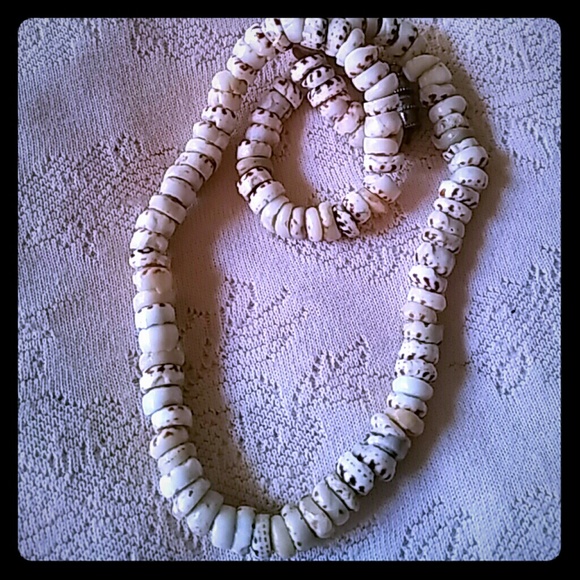 Vintage Pukka Shell Choker - Picture 2 of 5