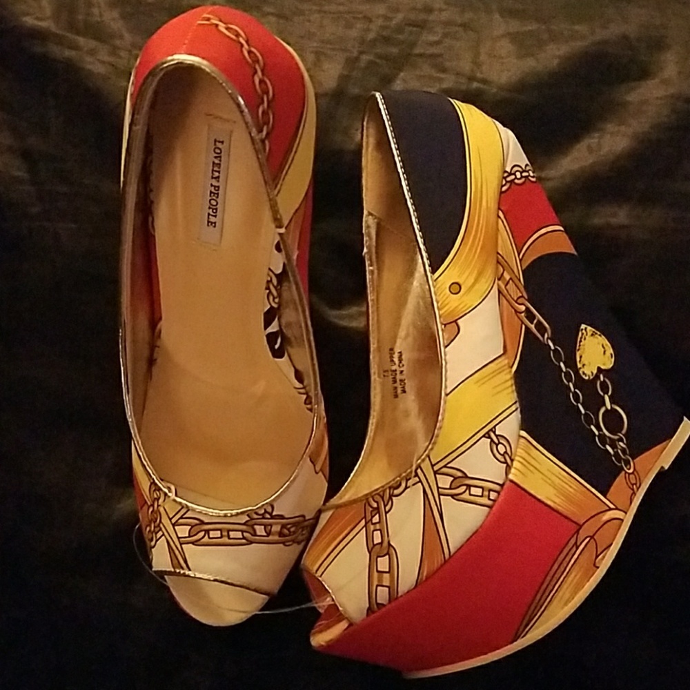New! Super Cute Peep Toe Wedge Heels