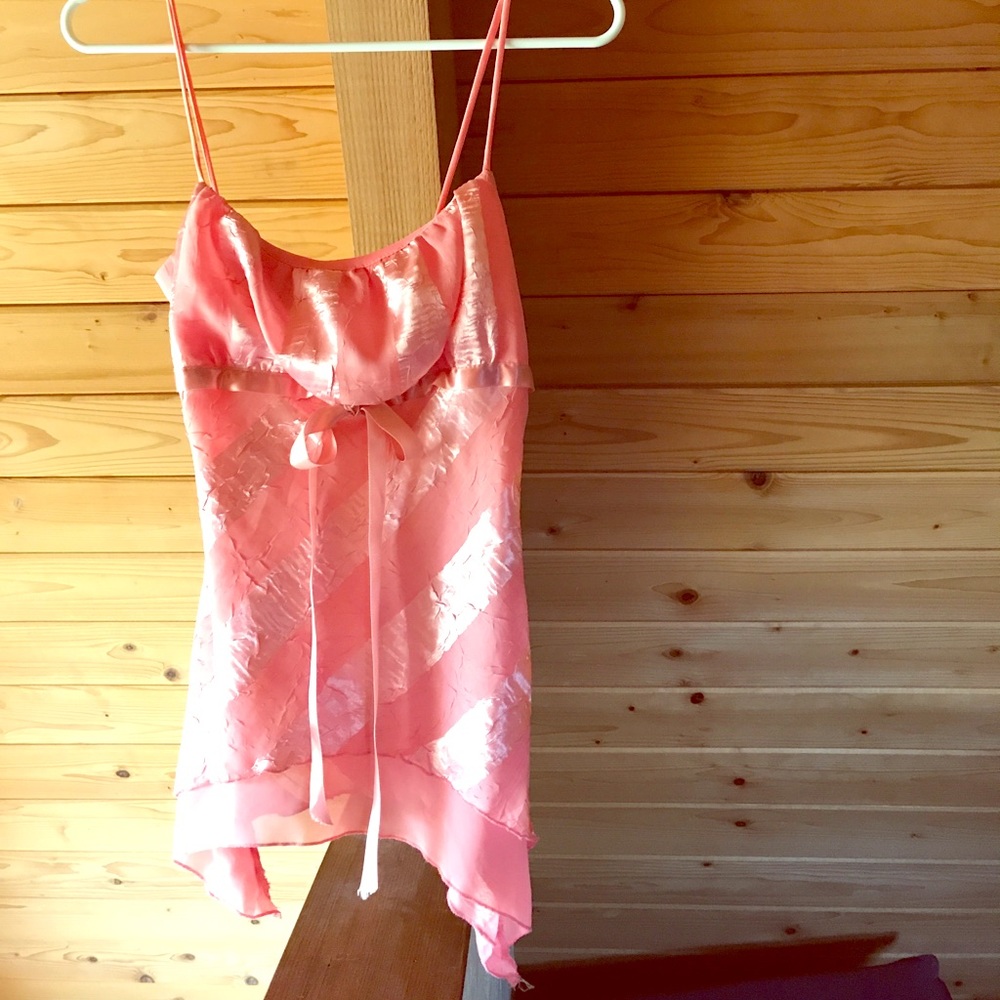 💕New w/ tag Super cute pink ribbon top! 🌸
