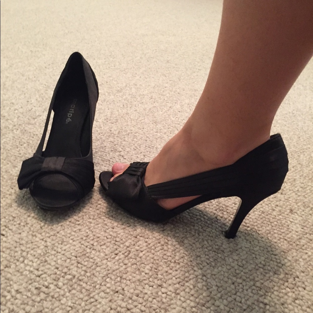 Black bow heels