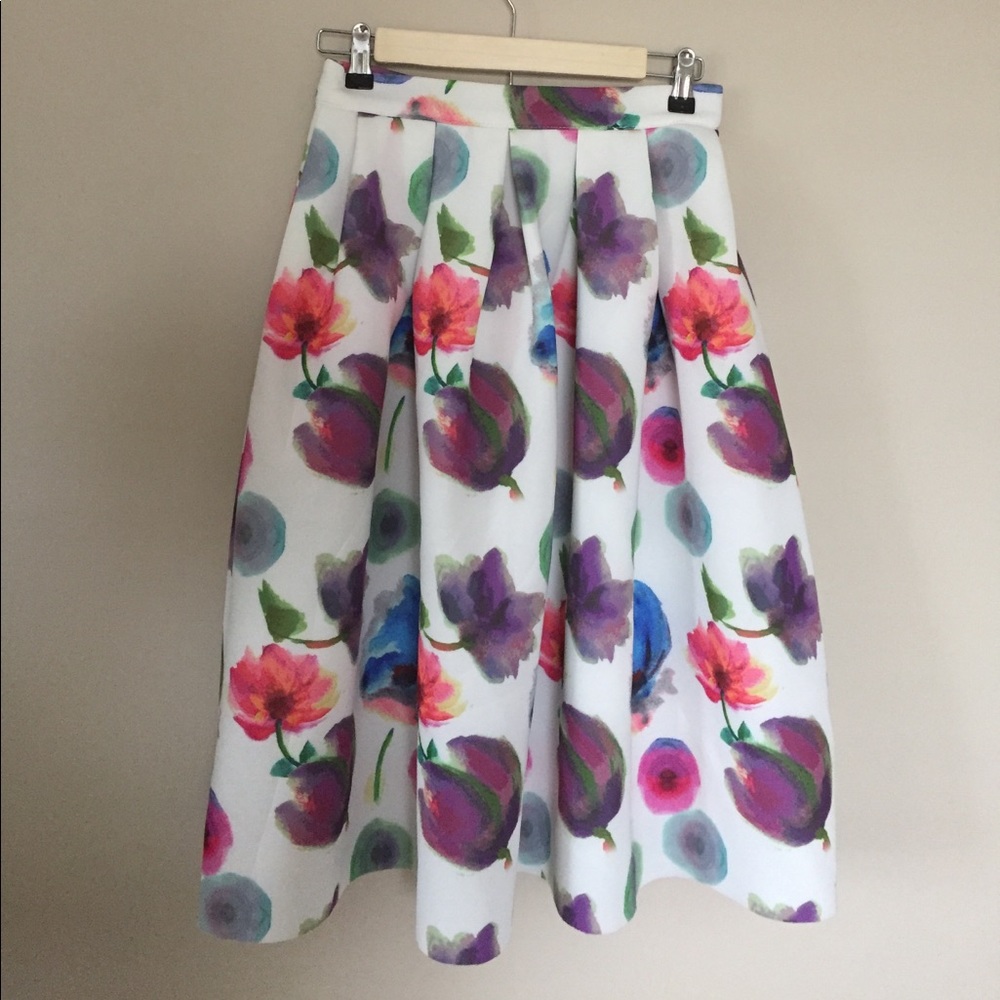 Stunning floral printed midi skirt